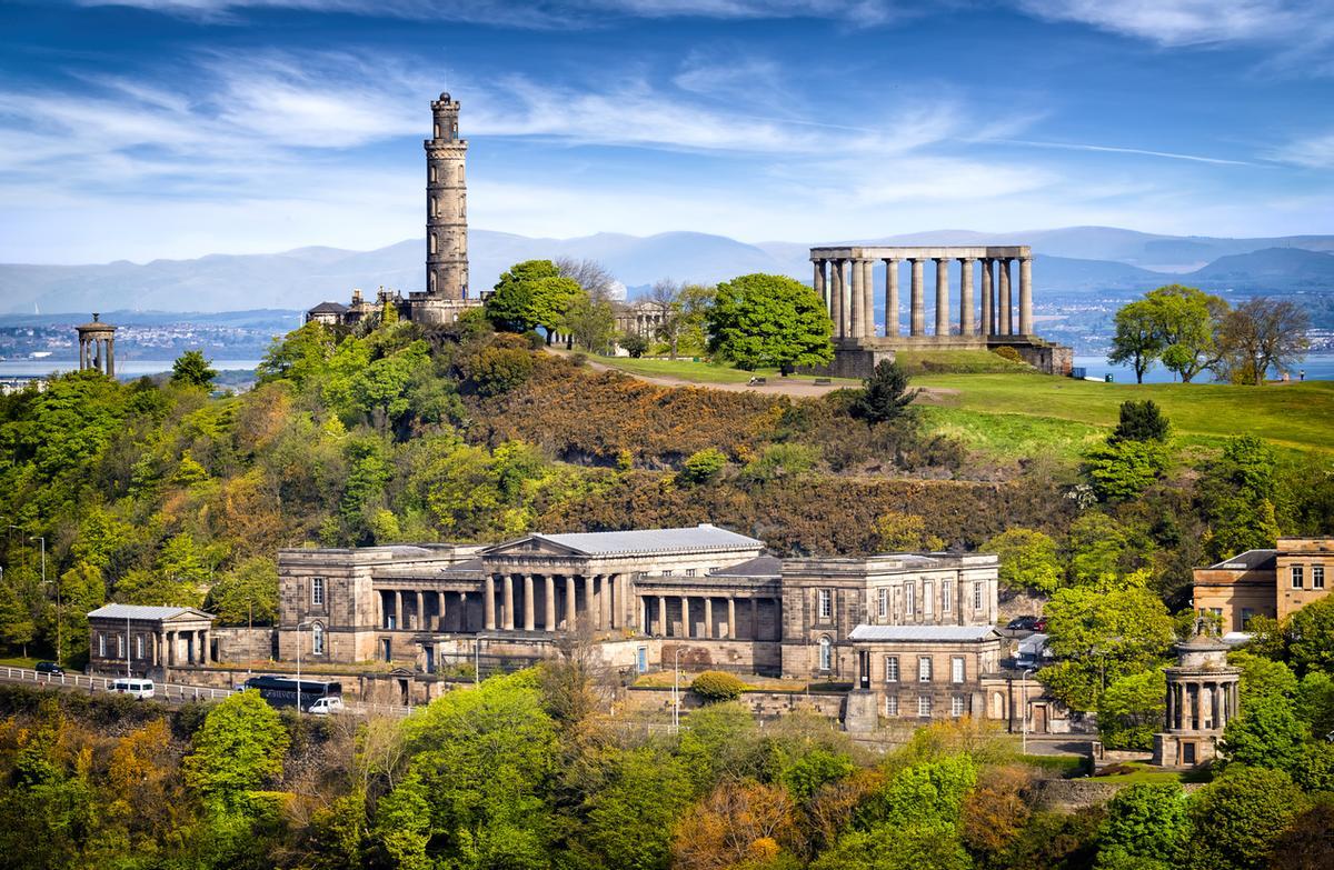 Vista de Calton Hill, con el inacabado Monumento Nacional