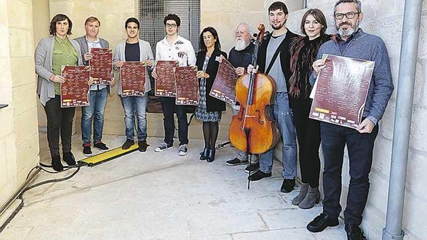 Músicos y organizadores del festival, ayer en La Misericòrdia.