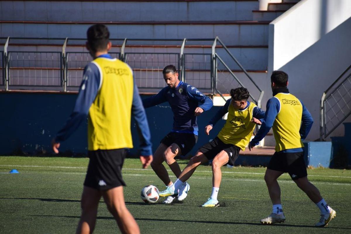 Mario Gómez, en su primer entrenamiento con el Hércules