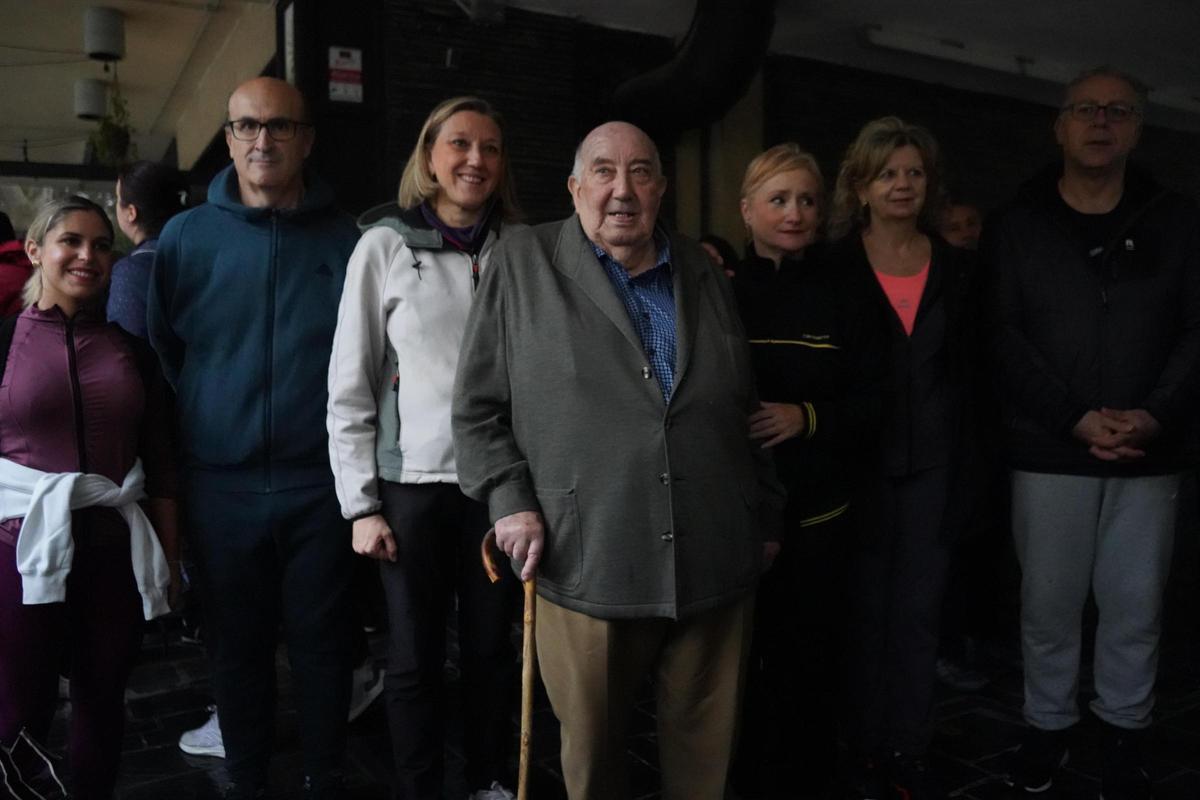 La Junta estudia la cesión de la residencia de los Tres Árboles a Asprosub. Patricio Santana en el centro de la imagen.