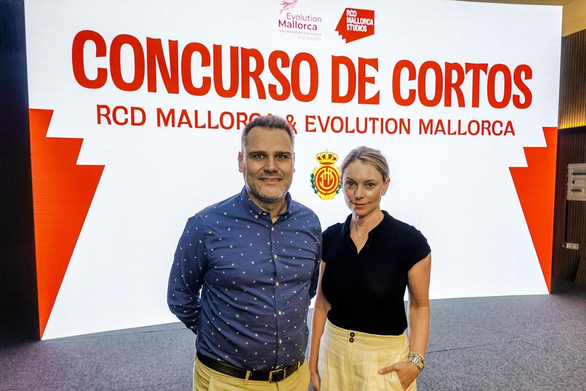 Albert Salas y Sandra Lipski.