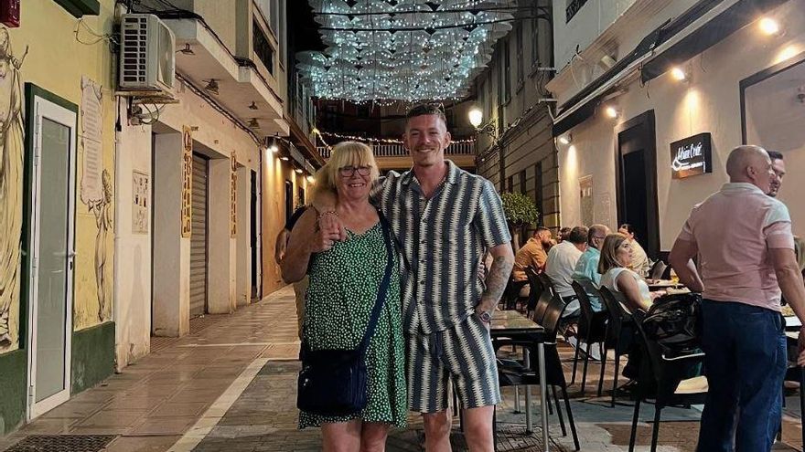 Un turista británico se queda sin palabras por lo que encuentra en un supermercado de Cádiz: &quot;Nos están robando&quot;