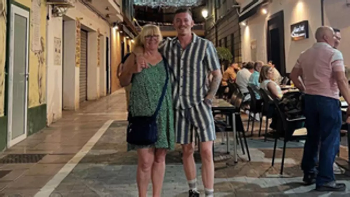 Un turista británico se queda sin palabras por lo que encuentra en un supermercado de Cádiz: "Nos están robando"