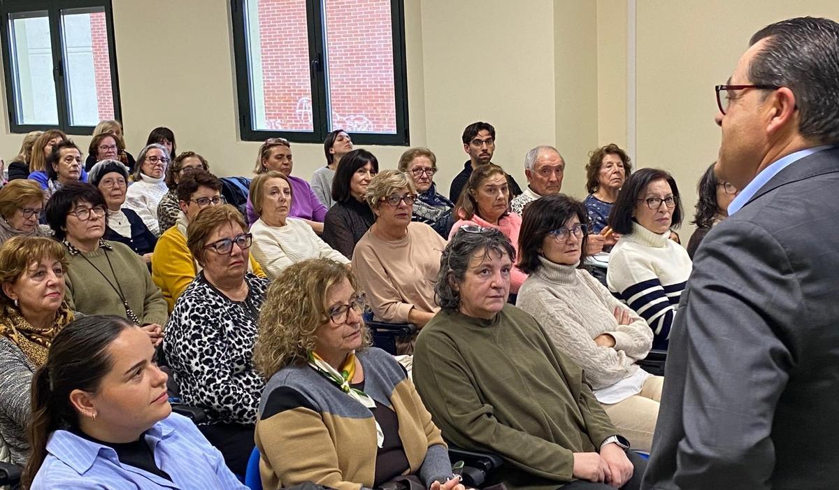 Charla de Fernando Fregeneda en la inauguración de la Universidad Popular La Guareña