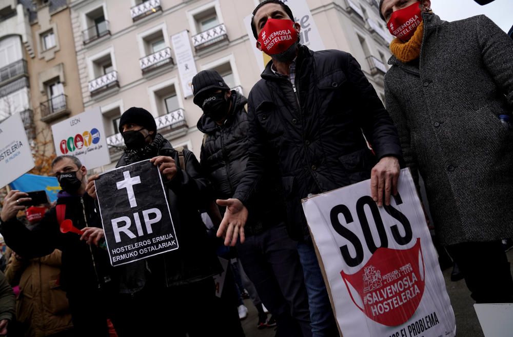 Los hosteleros se manifiestan en Madrid contra la situación del sector por la pandemia