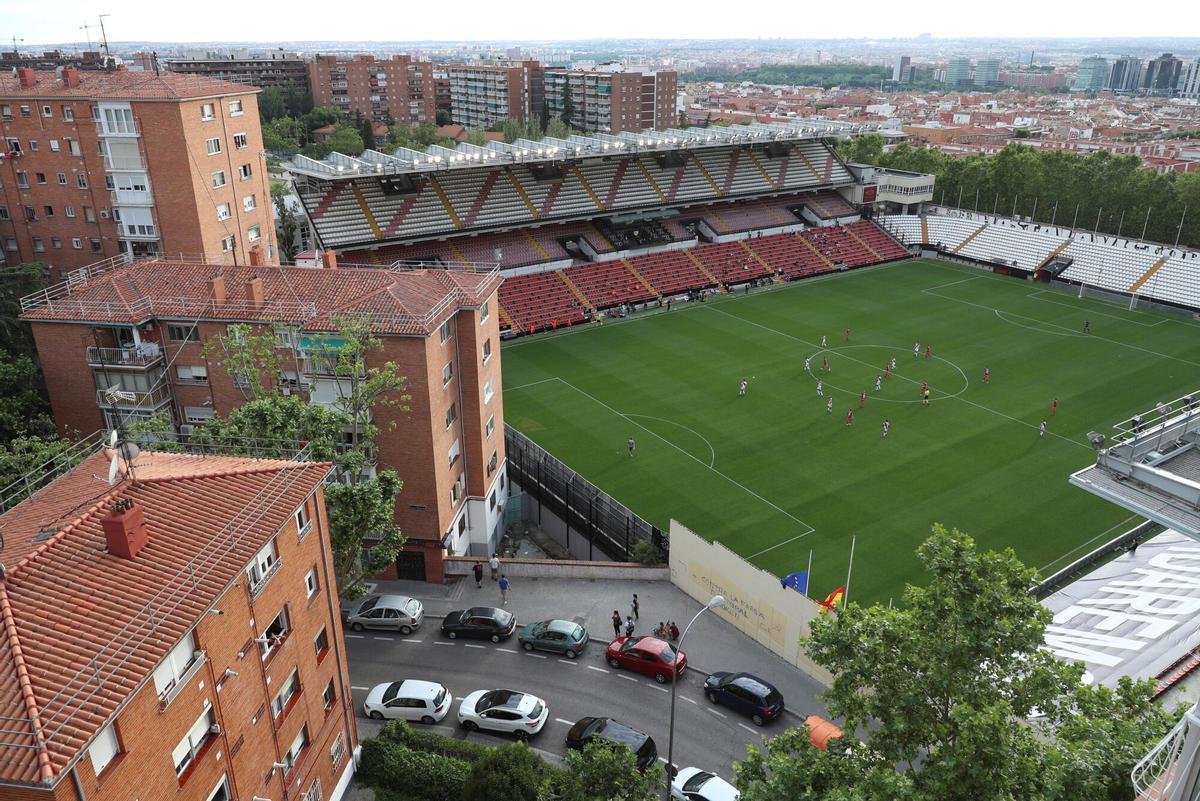 Vista del Estadio de Vallecas desde una vivienda cercana.