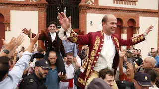 Cumbre de Diego Ventura en Gijón con una gran corrida de Ribeiro Telles: a hombros junto a Joao Telles y el ganadero