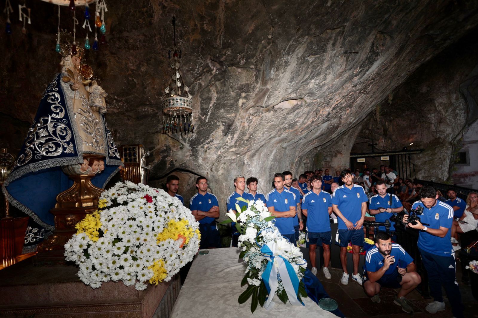 En imágenes: Así ha sido la visita del Real Oviedo a Covadonga junto a Pachuca