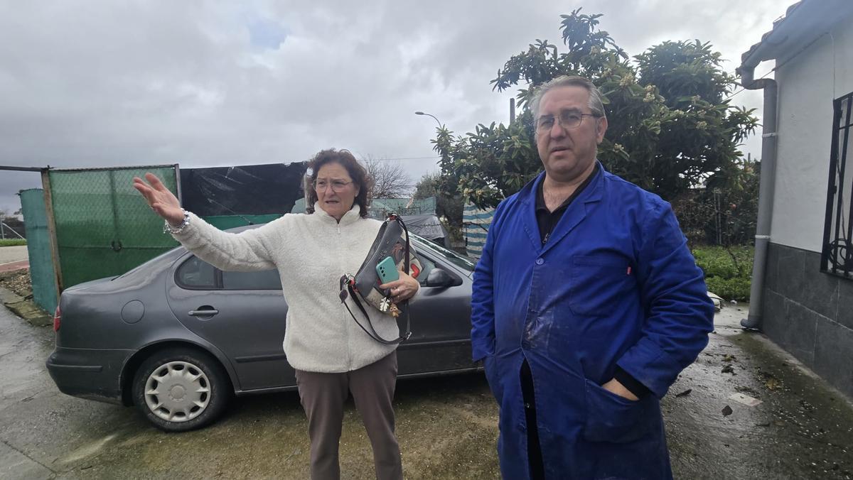 José María Romero y Margarita Carmona, en los huertos familiares de Villa del Río.