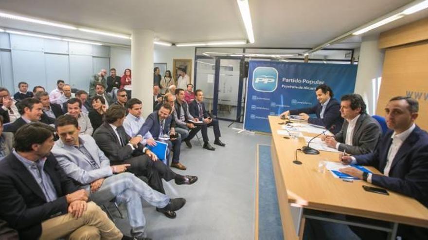 La Junta Directiva Provincial del PP, durante la reunión de ayer en la que se convocó el congreso de los populares para el 27 de mayo.