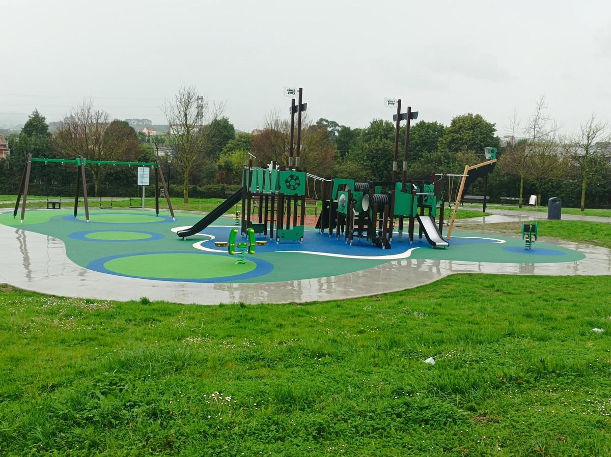 Nueva zona de juegos infantiles en Tremañes.