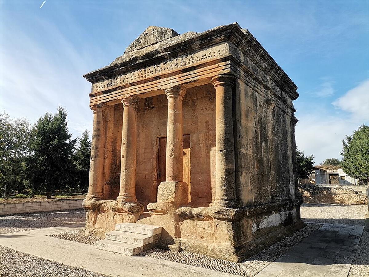 Exterior del mausoleo romano de Fabara, Zaragoza