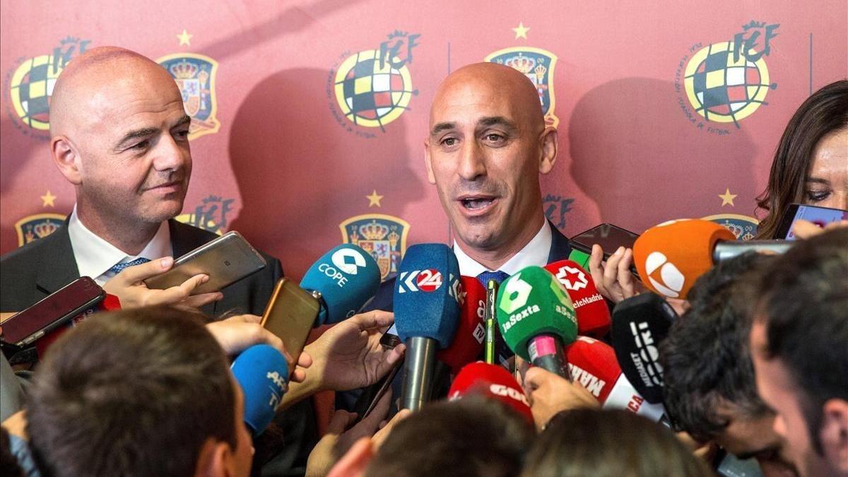 Rubiales pide &quot;respeto&quot; para los implicados en procesos judiciales