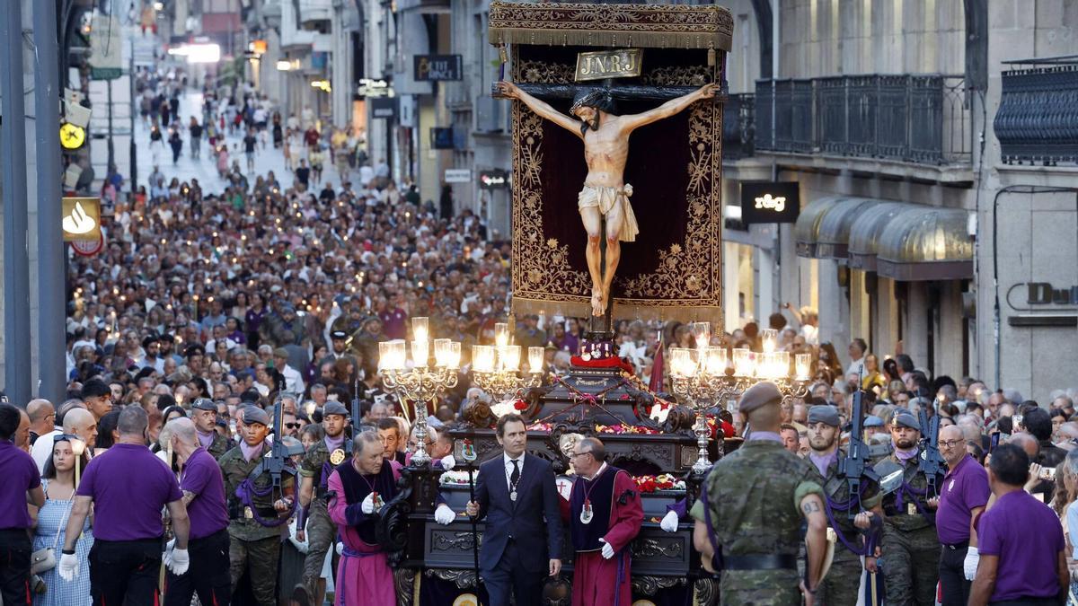 Entrega total al Cristo de la Victoria, protector de los vigueses