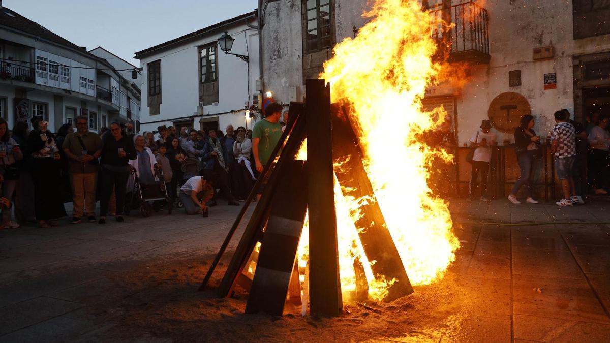Los compostelanos ya pueden tramitar los permisos necesarios para organizar cacharelas y sardiñadas la próxima noche de San Juan