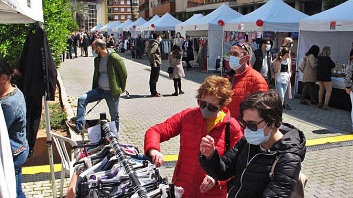 Foto de archivo de la calle La Vía de Dénia, en una edición pasada de la feria del stock