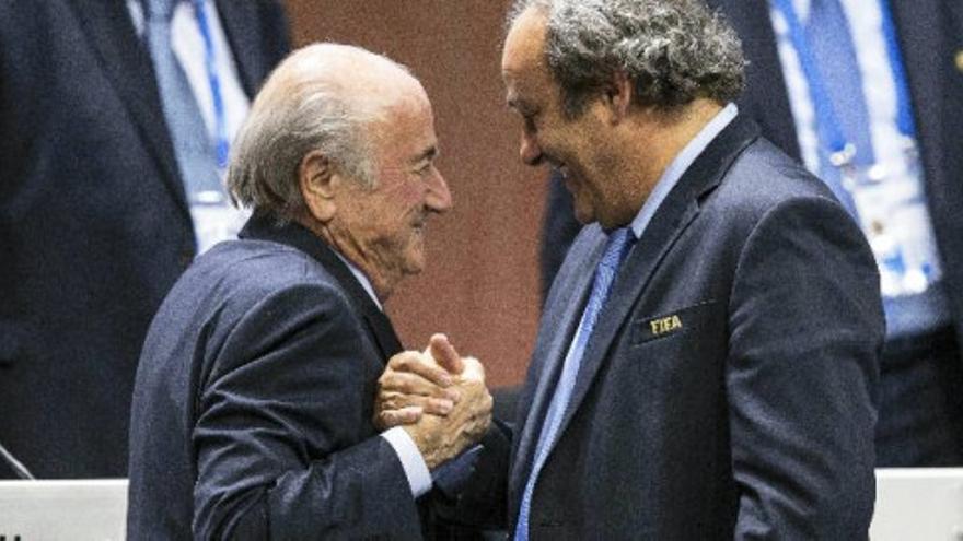 La FIFA suspende a Blatter y Platini durante 90 días