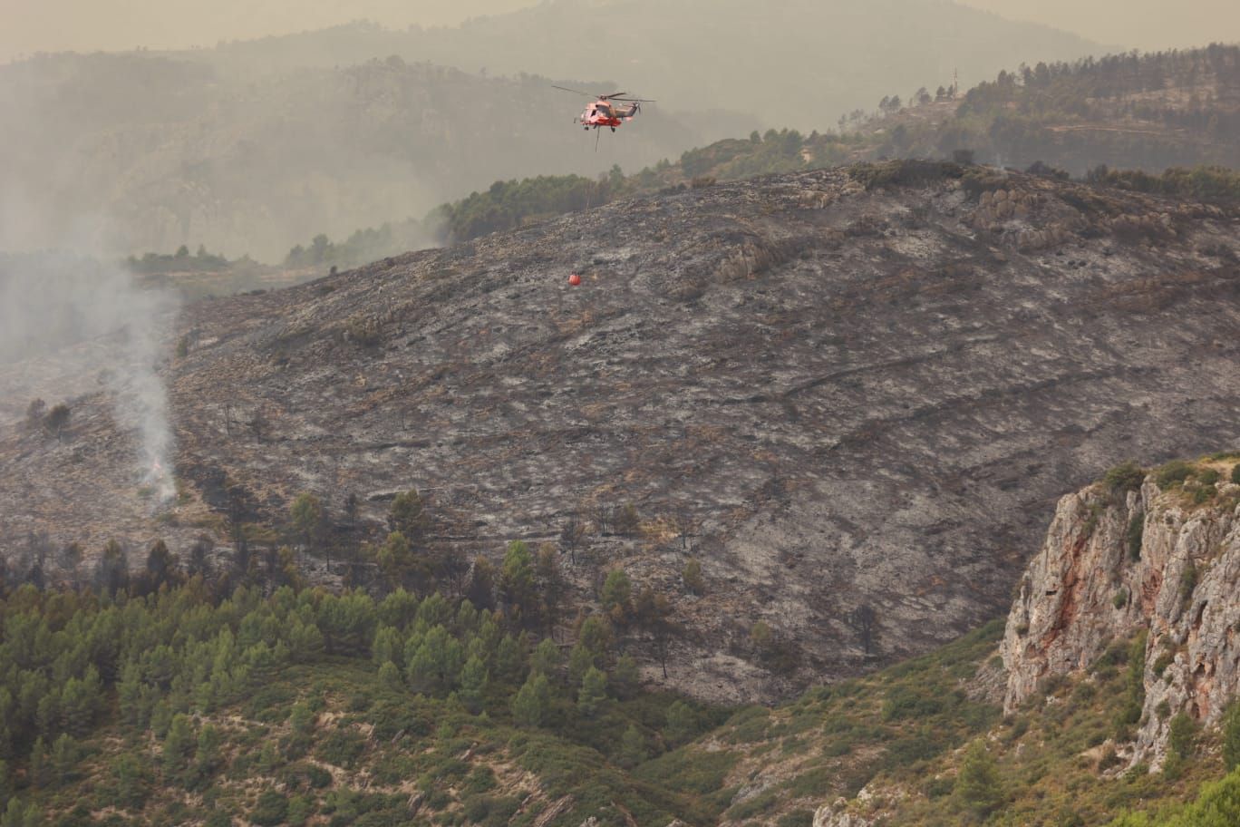 El incendio de Bejís, en imágenes