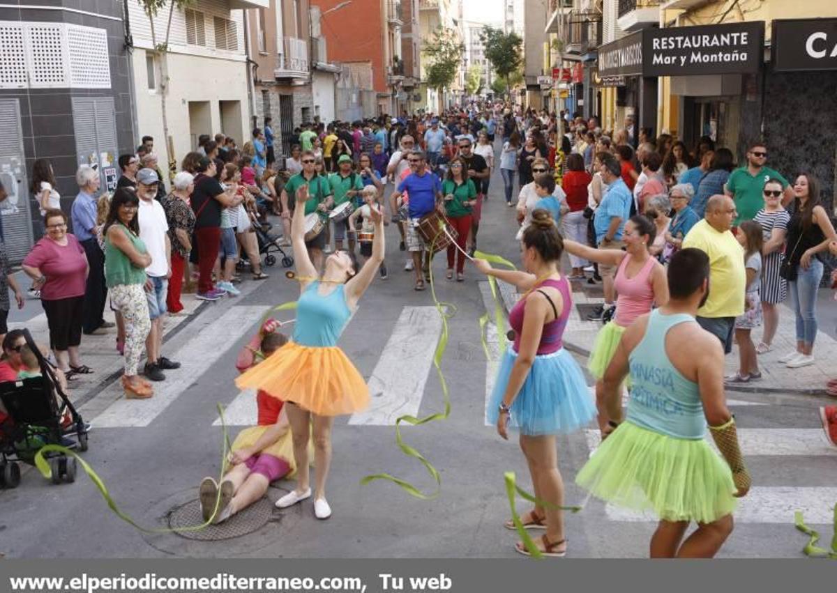 Las calles del Grao se llenan de fiesta