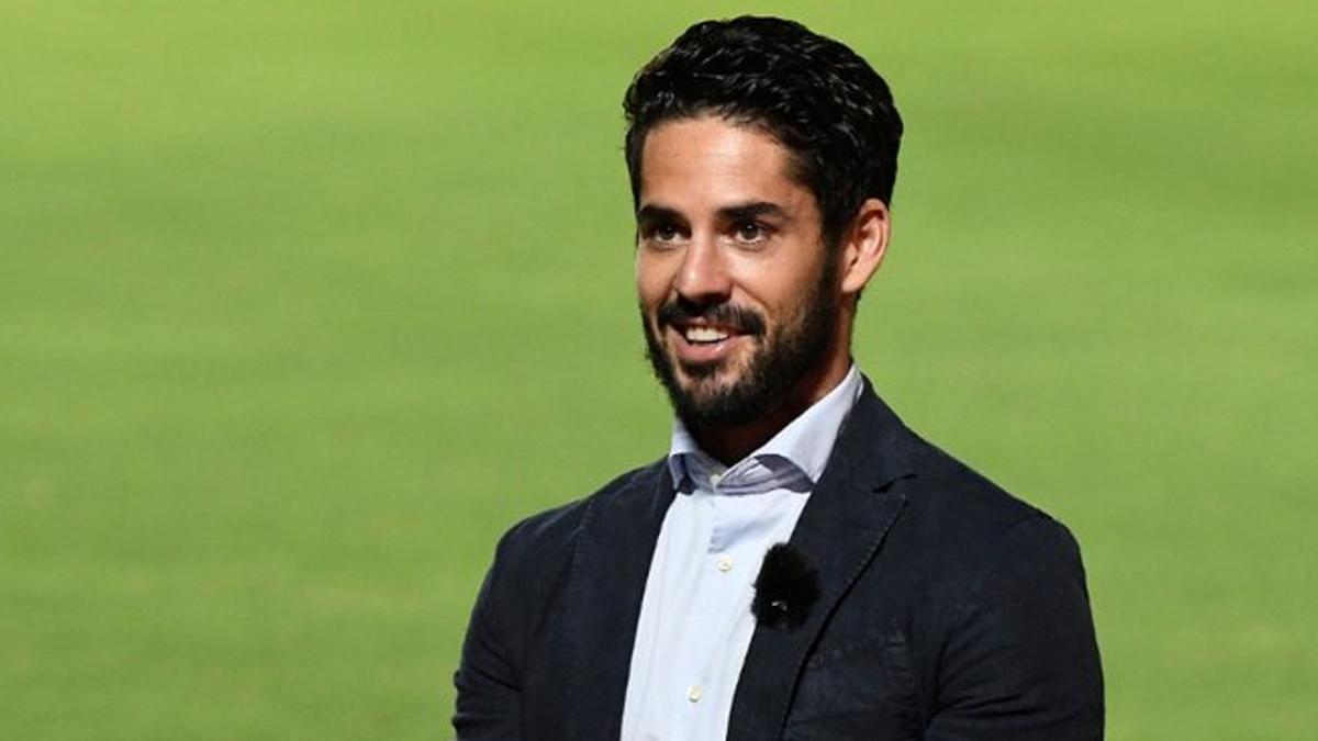 Isco, sonriente, tras su llegada al Sevilla