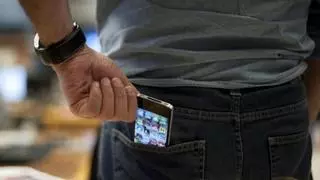 Las tácticas para robarte el móvil: así funcionan