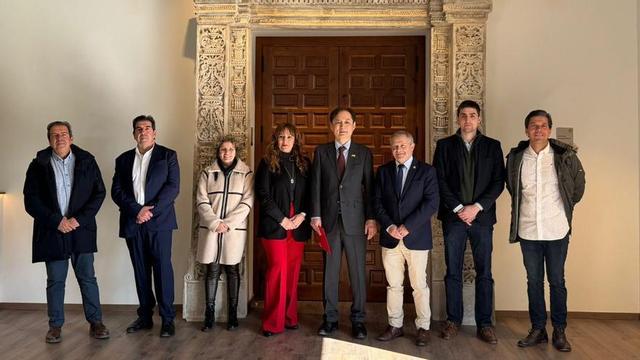 El embajador de Japón en España, Hiroshi Yamauchi, visitó el 14 de abril la ciudad de Borja en el marco de las actividades de intercambio entre ambos países.