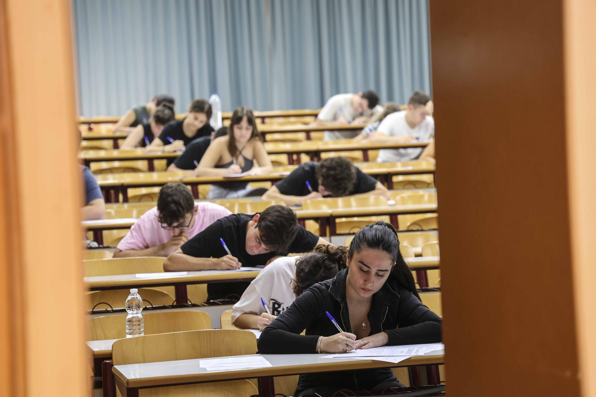 Primer día de la Selectividad 2023 en la Universidad de Alicante