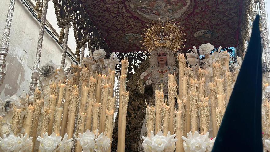 Vídeo |  La Macarena llega a la calle Santa Ángela de la Cruz