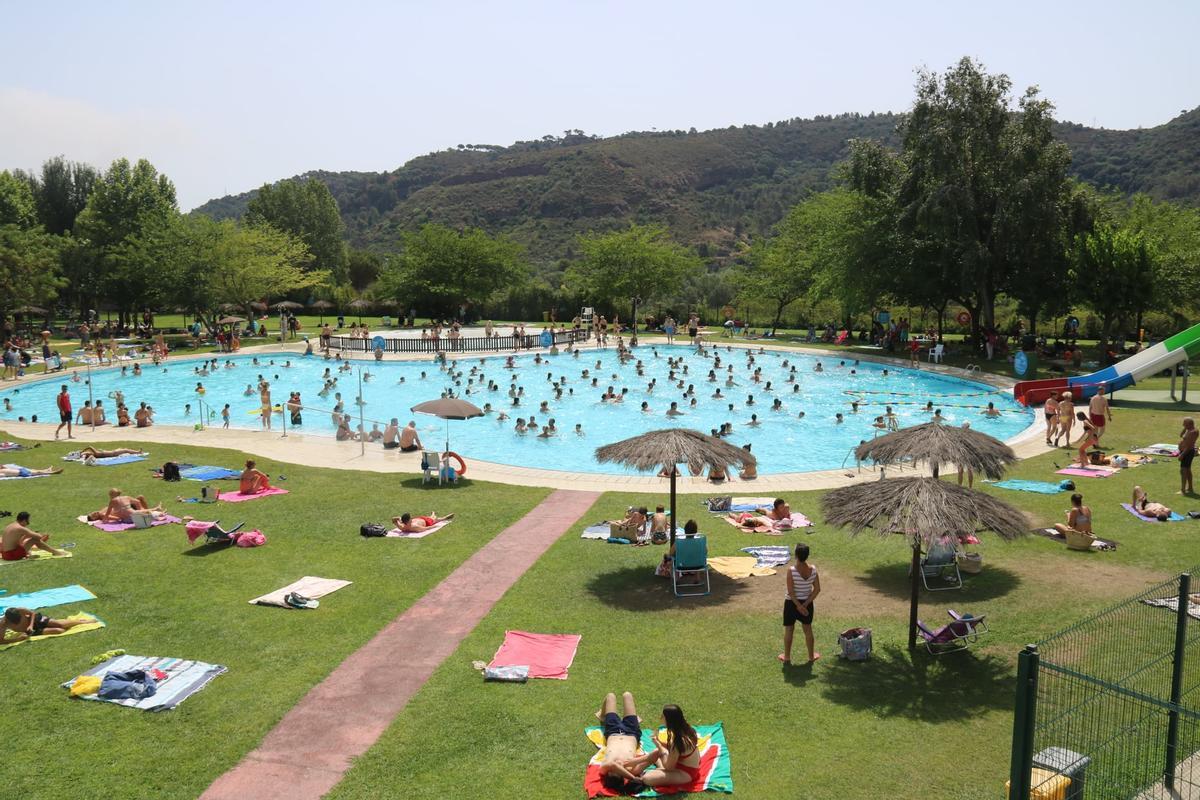 La piscina de Martorell serà gratuïta fins divendres, 25, per l’onada de calor