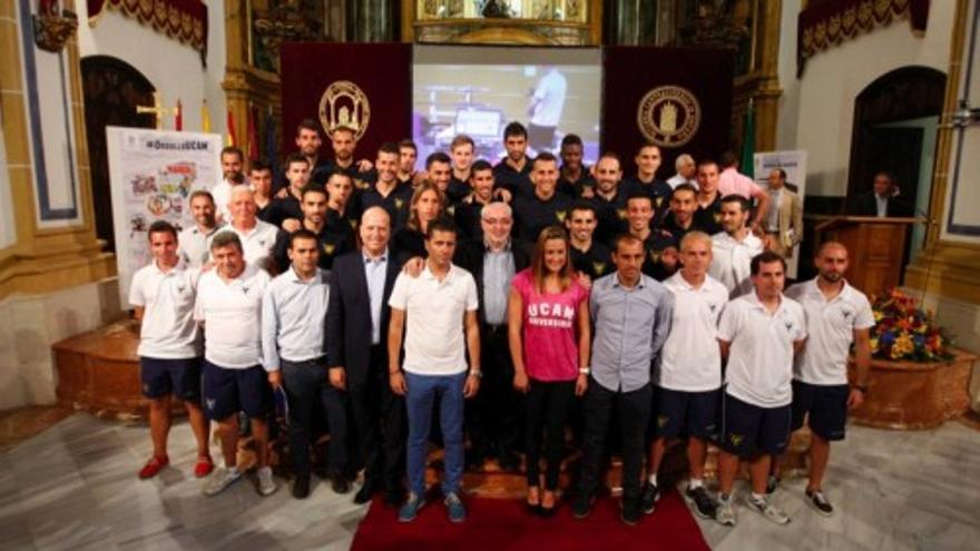 La UCAM rinde homenaje a Mireia Belmonte