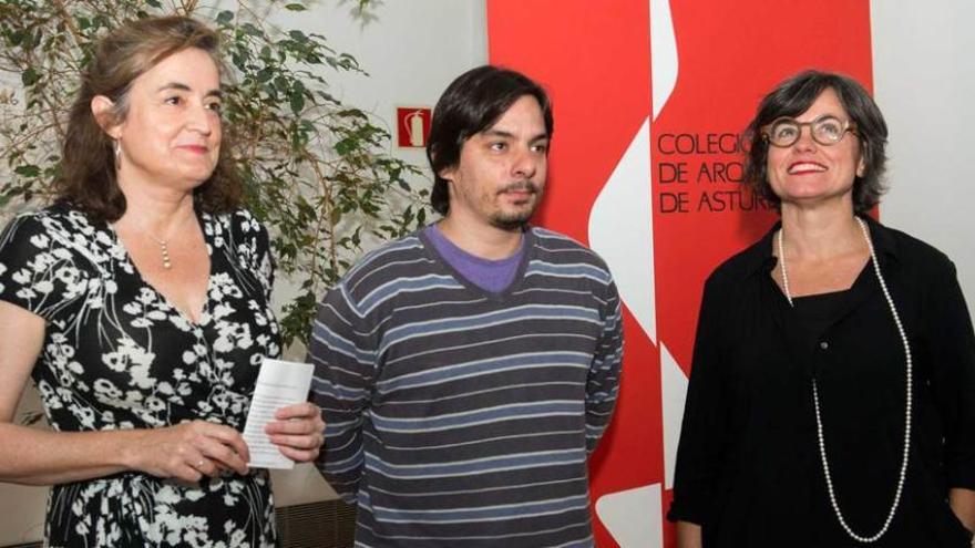 Por la izquierda, Ana Piquero, Ignacio Fernández del Páramo y Sonia Puente, ayer, en la sede del Colegio de Arquitectos.