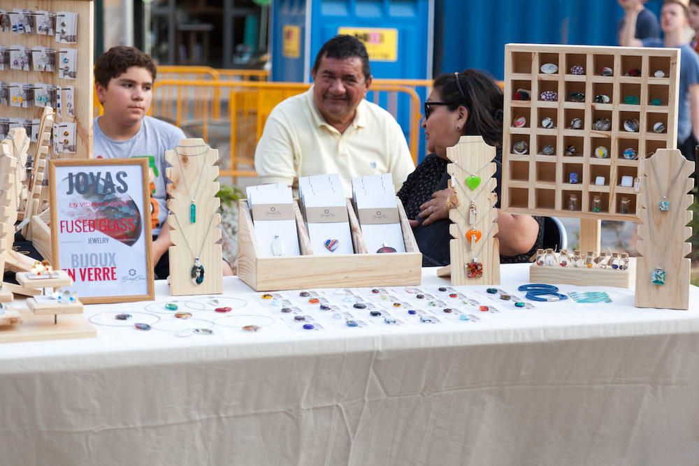 Estreno del horario nocturno del mercadilo de Sant Magí