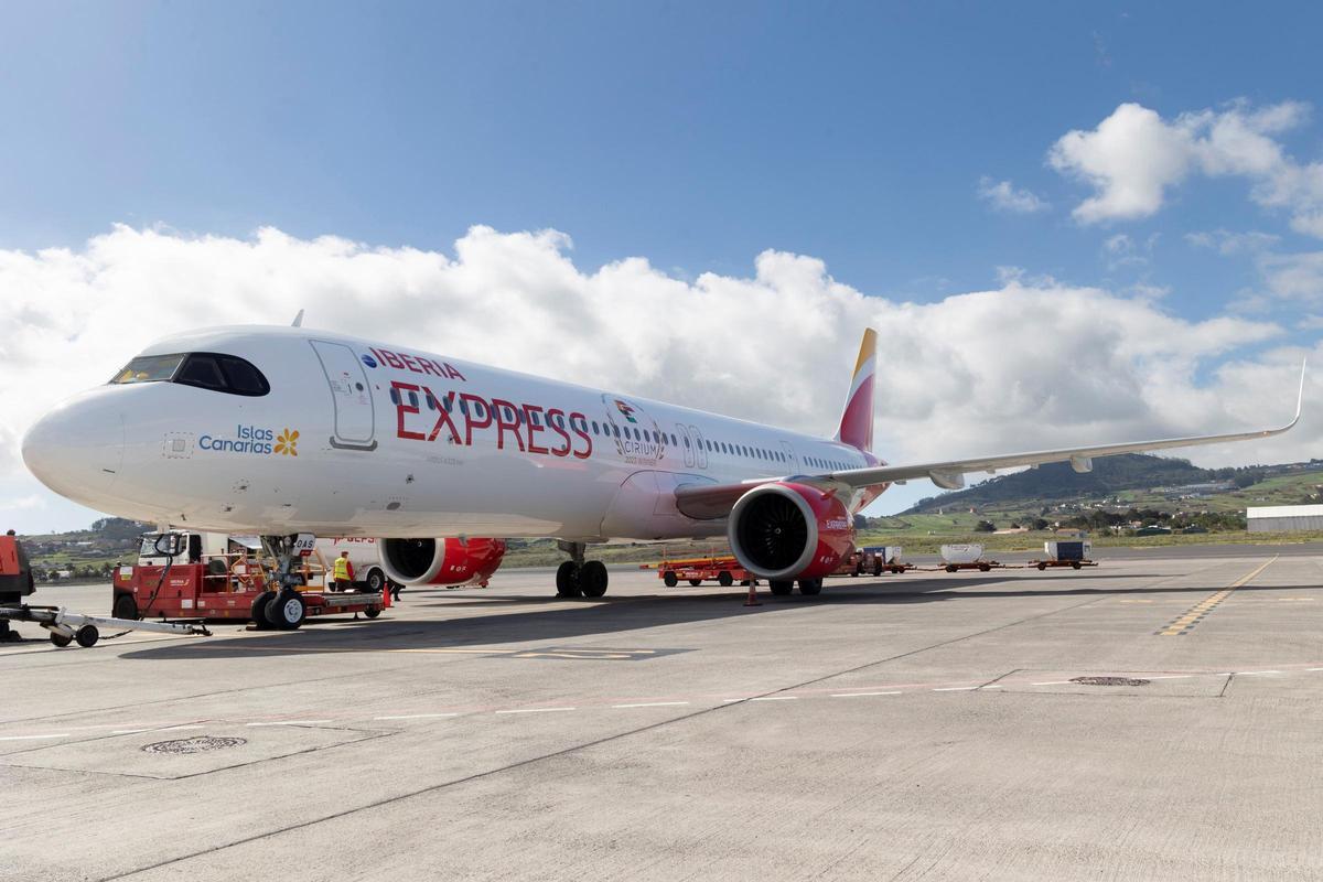 Un avión A321neo de Iberia Express en el Aeropuerto de Tenerife Norte-Ciudad de La Laguna