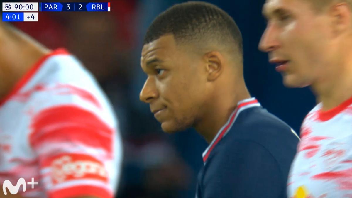 Mbappé también falla penaltis. El francés mandó el balón a la grada