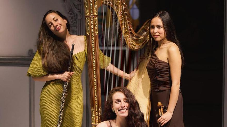 La flautista luanquina Claudia Fernández actúa este domingo en el Centro Niemeyer con Nebbia Trío