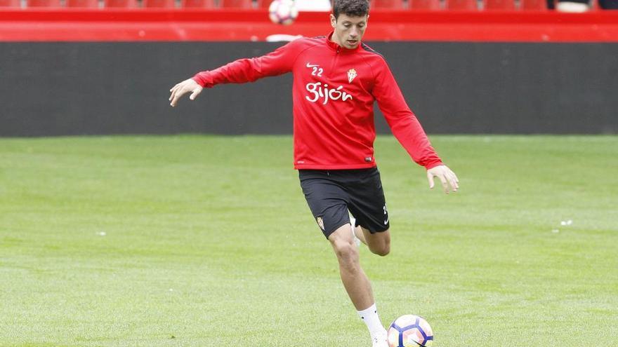 Vesga, en un entrenamiento con el Sporting.