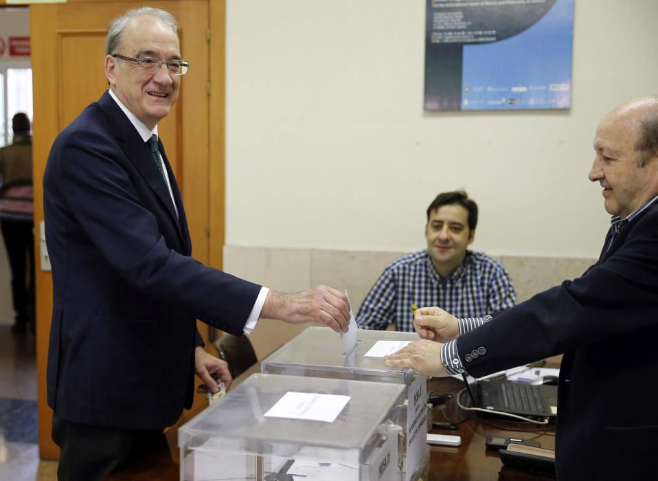 Segunda ronda de votaciones para rector de la Universidad de Oviedo