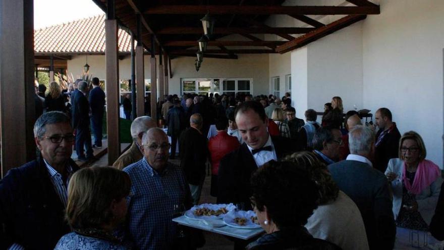 Asistentes a la asamblea de la Hermandad de Donantes de Sangre de Asturias en Pruvia.