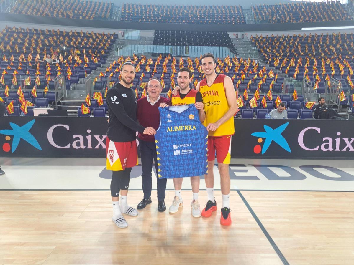Por la izquierda, Francis Alonso, Fernando Villabella, Ferrán Bassas y Álex Reyes, con la camiseta del Alimerka Oviedo Baloncesto