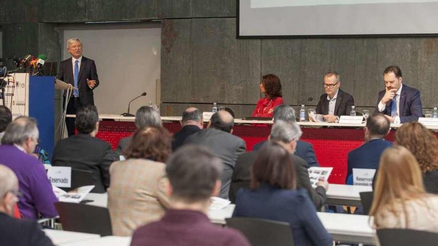 Alejandro Rubín presentó la memoria de actividades de Expourense. // Brais Lorenzo