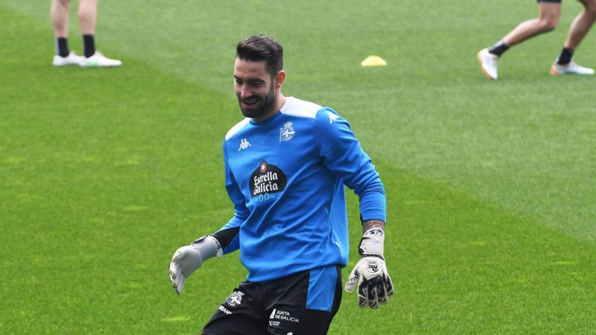 Mackay, ayer en el entrenamiento en Riazor. |  // CARLOS PARDELLAS