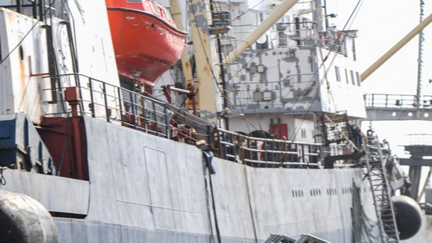 Extinguido el incendio en un barco en el puerto de La Luz con tres fallecidos