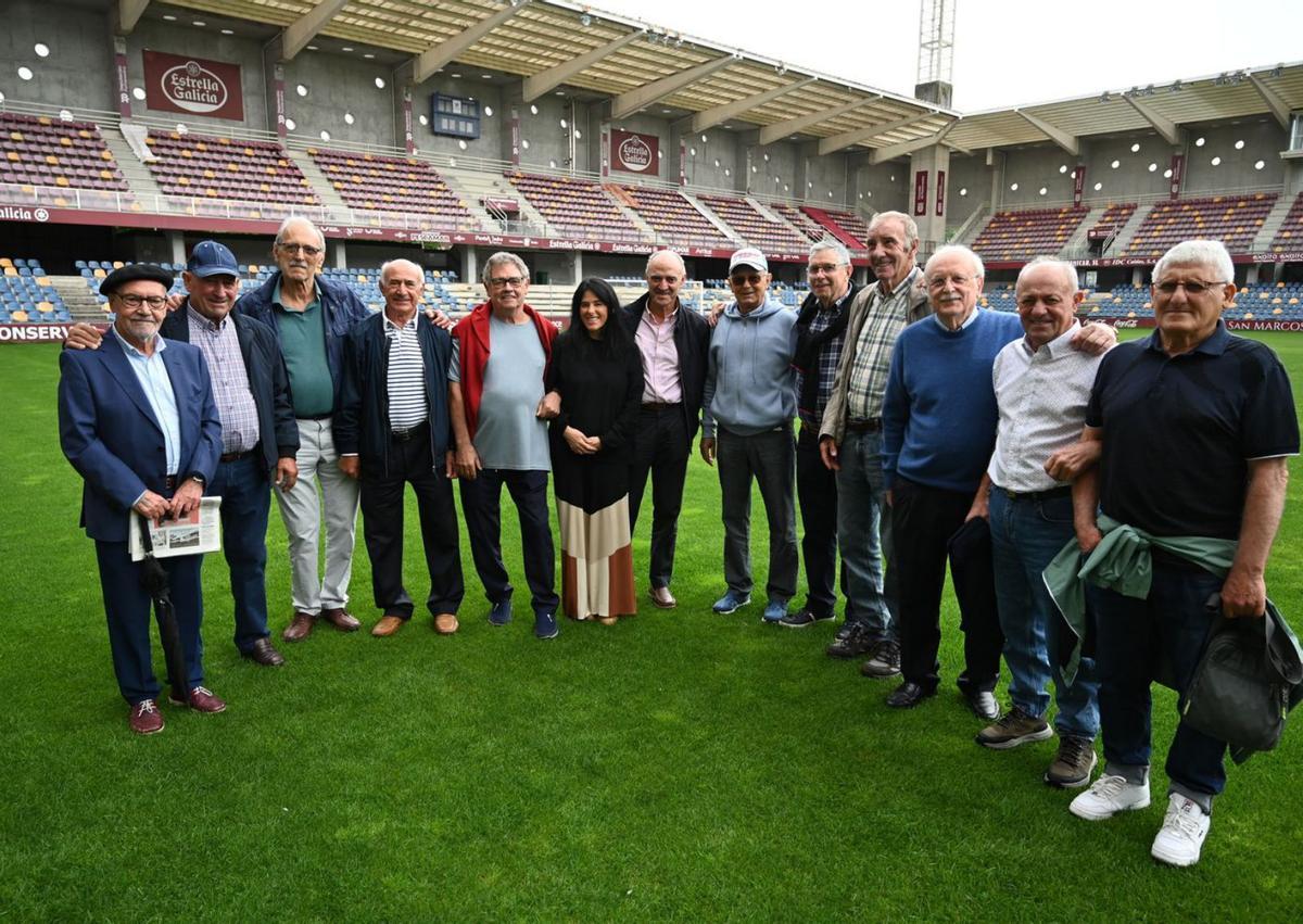 Xuntanza de exjugadores del Atlético Pontevedrés en Pasarón, con Lupe Murillo.