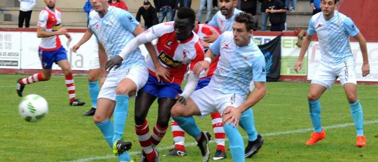 El duelo de la primera vuelta en A Lomba se saldó con un empate sin goles. // I. Abella