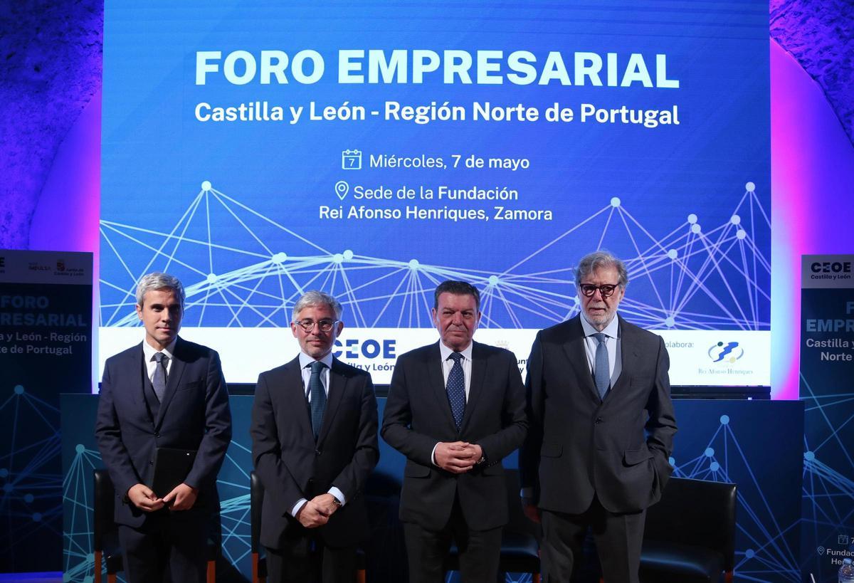 Silveira, Sobrado, Sanz y Aparicio, en la inauguración del Foro Empresarial Castilla y León-Región Norte de Portugal.