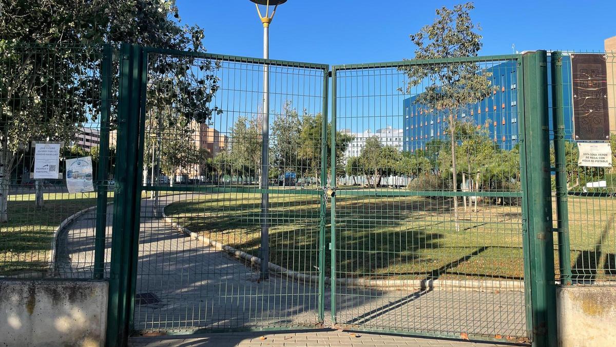 El Parque de la Ballena de Sevilla Este clausurado debido a la presencia de alimentos manipulados
