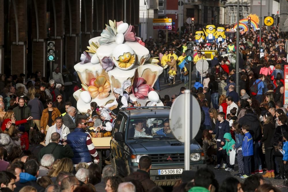 Desfile de carrozas el Lunes de Pascua en Avilés