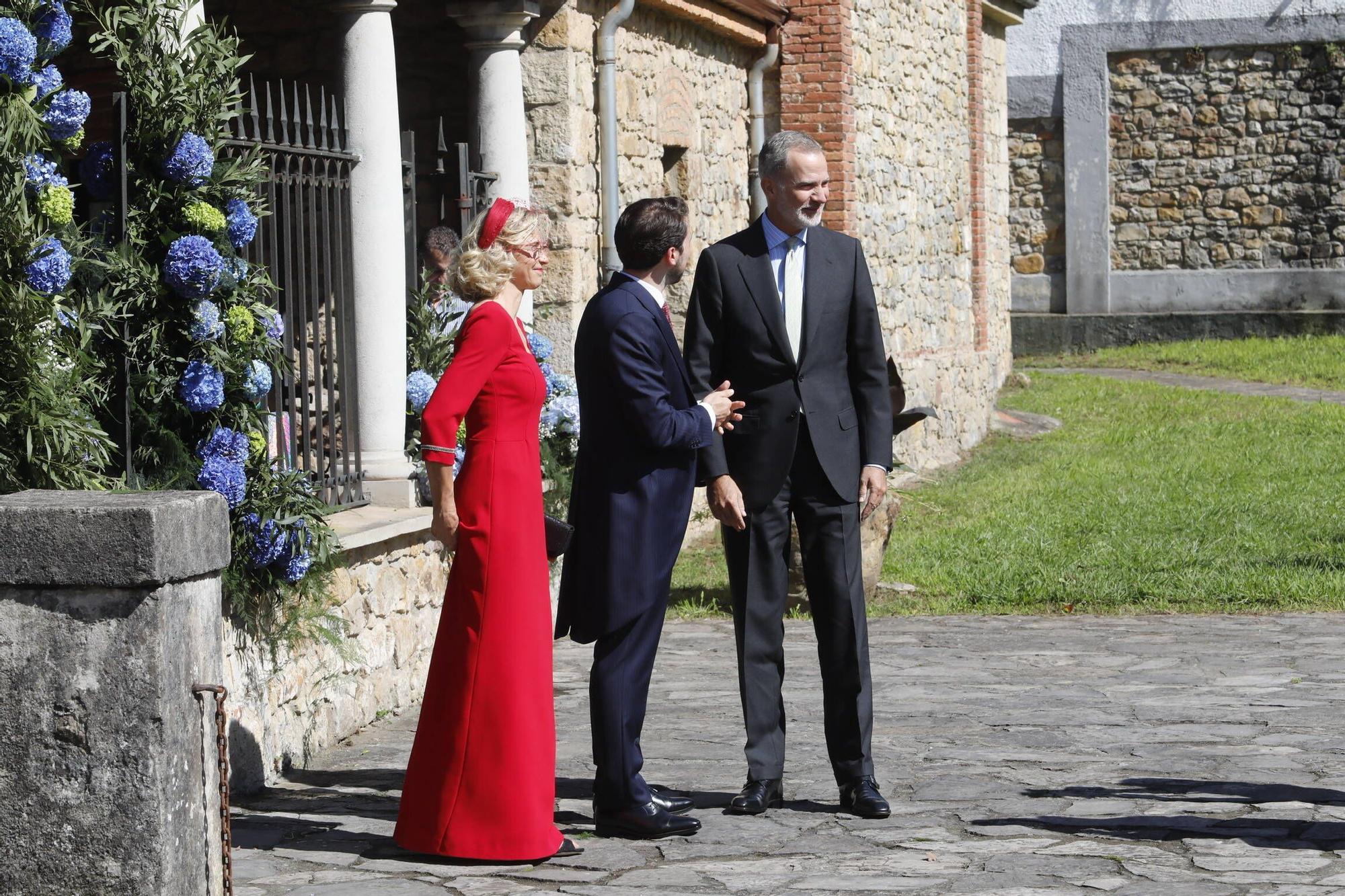 El Rey Felipe VI, testigo de excepción en la boda de su ahijado en Gijón (en imágenes)