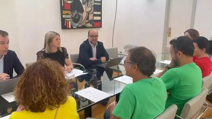 Tres sindicats es planten en Conselleria i exigixen que Ortí els reba per a continuar negociant