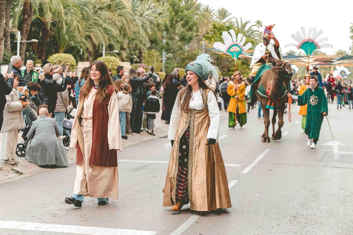 Los Reyes Magos llegan en dromedario a Elche
